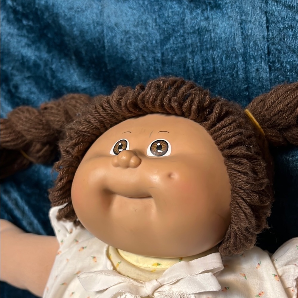 Adorable Vintage Cabbage Patch Brown-Haired Doll